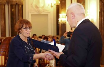 Major Éva az ELTE Pedagógusképzésért díját kapta